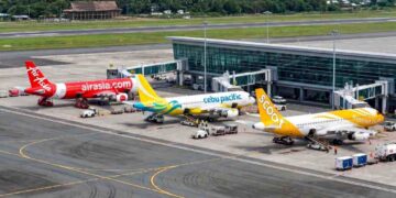 Three Southeast Asian carriers' balance sheets diverging around a single jet fuel price line, one cushioned by a hedge book and two exposed